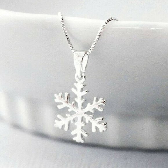 New Beautiful 925 Silver Snowflake Necklace - Picture 2 of 3